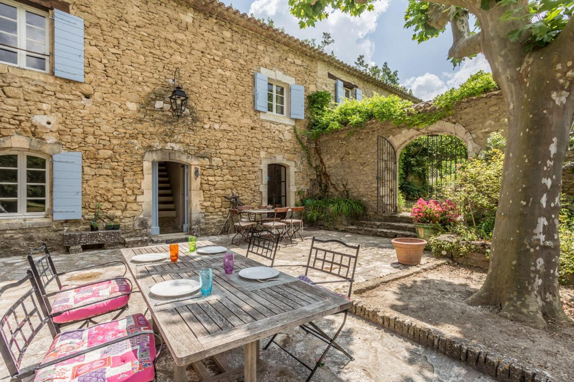 La Maison Des Artistes Menerbes Exterior photo